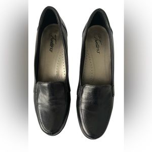 WOMENS TROTTERS 9M Pumps